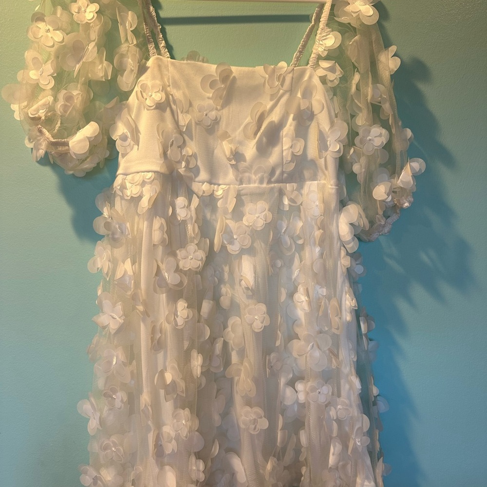 Elegant White Floral Dress